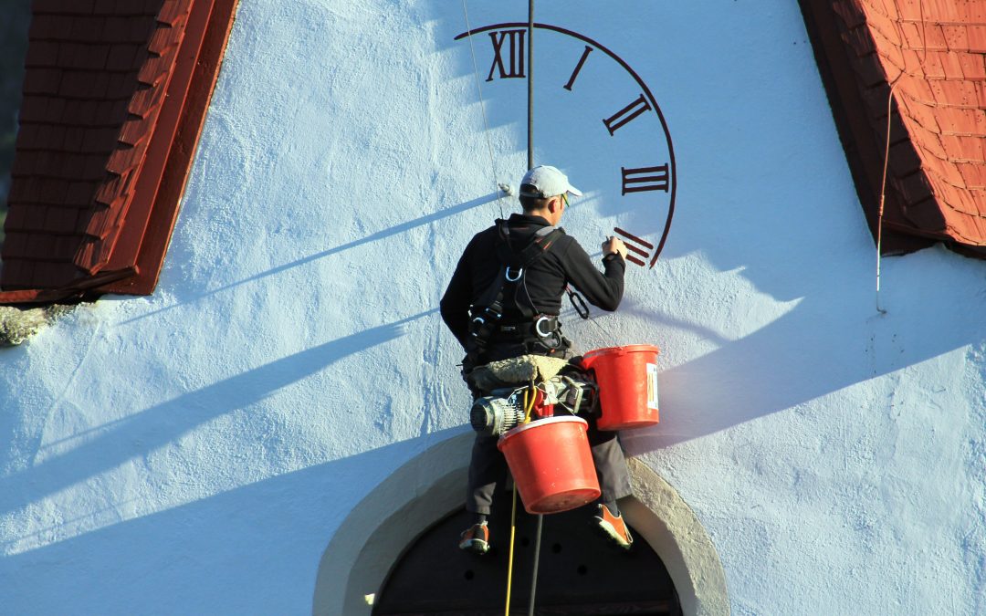 Amlach hat nun eine Kirchturm-Uhr