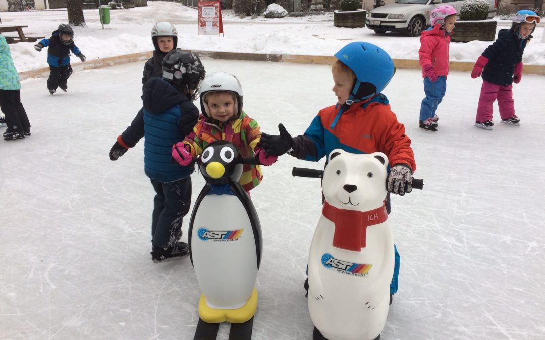 Blacky & Baloo erstmals am Amlacher Eislaufplatz