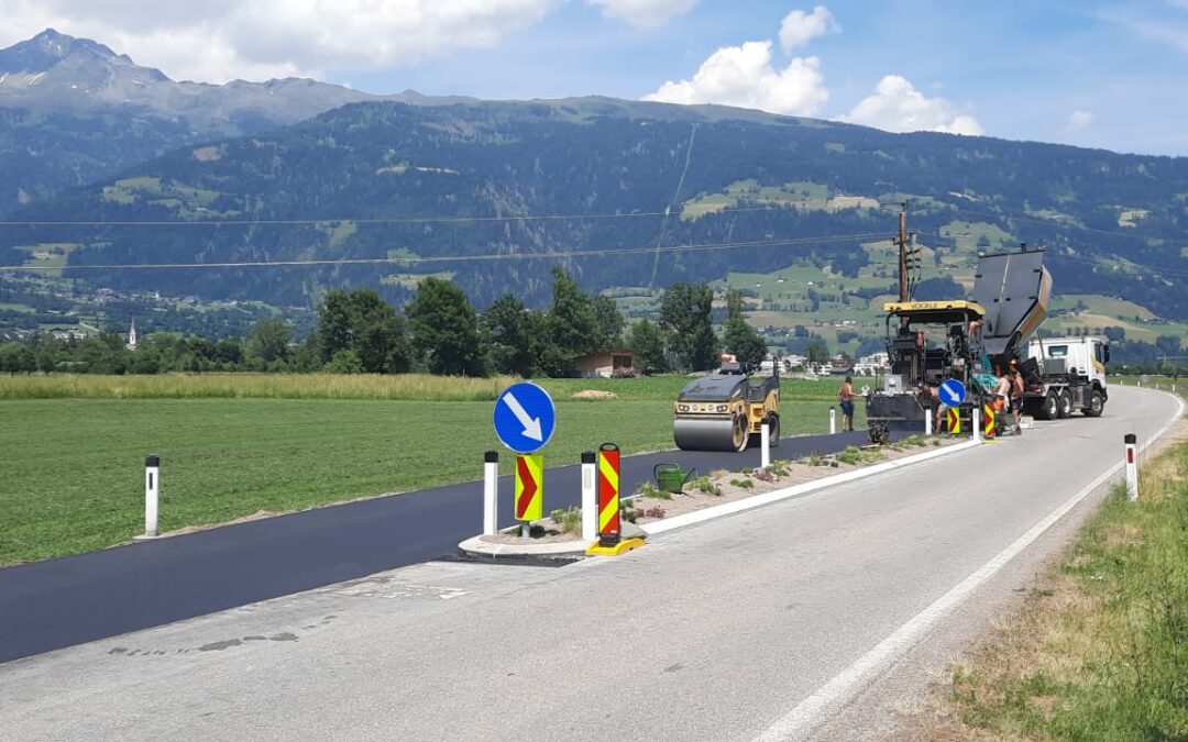 Neue Verkehrsinsel auf der Tristachersee Landesstraße