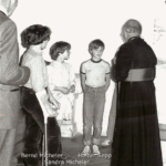 Bischof mit Ministranten Gemeinde Amlach - Kirchenvisitierung Mai 1985