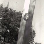 Die neue Gemeindefahne mit Wappen Gemeinde Amlach - Wappenverleihung 1986