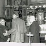 Obm des Pfarrkirchenrates A. Wendlinger im Gespräch mit dem Bischof Gemeinde Amlach - Kirchenvisitierung Mai 1985